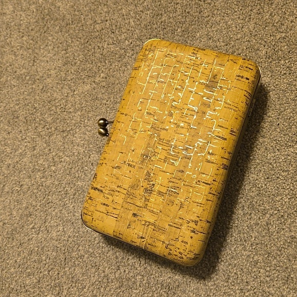 Hallmark Golden Cork Clutch - Picture 5 of 6